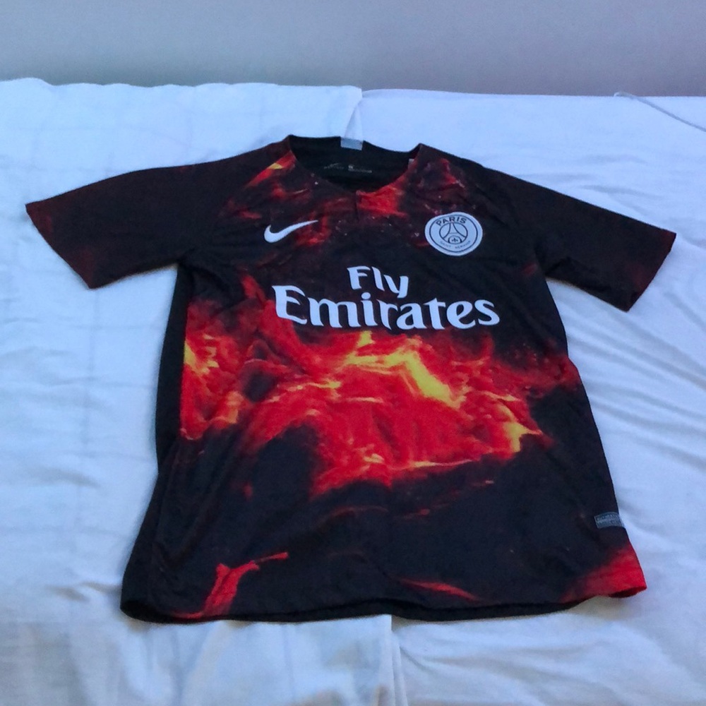 Nike brand new mens size “S” Paris Saint Germain Mbappé jersey